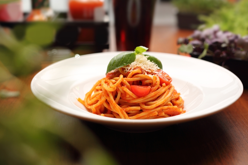 Italian,pasta,,pomodoro,,bolognese,,selective,focus.,tomato,spaghetti,with,cheese