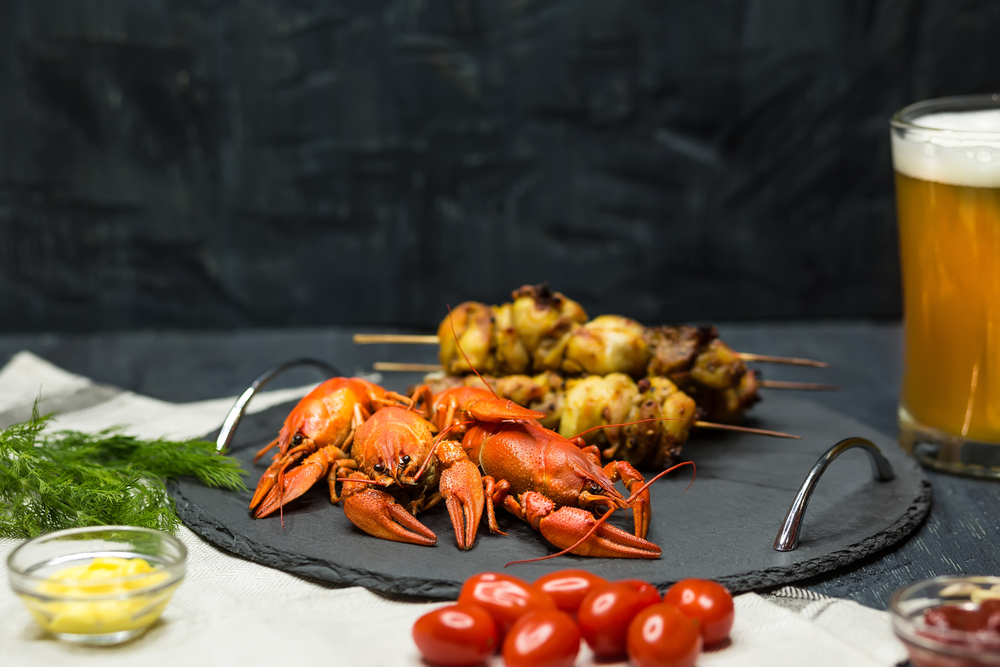 Tasty,boiled,crayfishes,,barbecue,and,beer,on,wooden,table,with